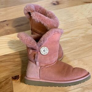 Ugg Bailey button boot in dusty pink, size 6